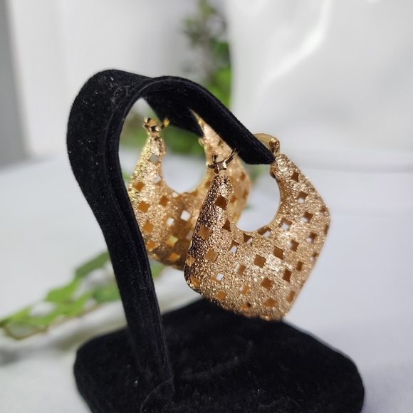 Gold Basket Style Shimmer Hoop Earrings New - Picture 5 of 8